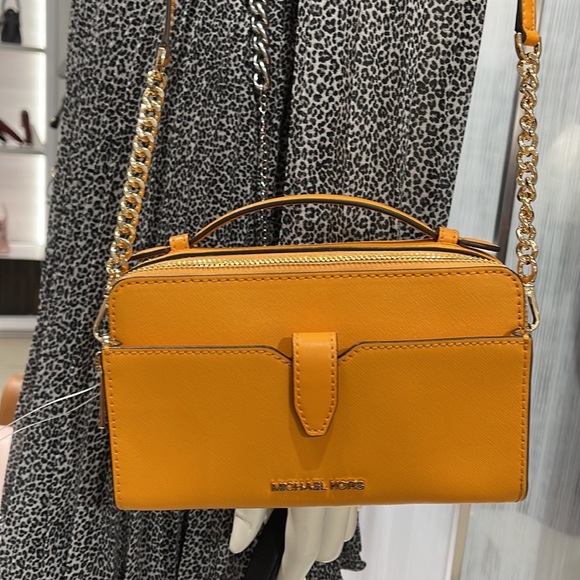 Michael Kors Women Medium Double Zip Phone Crossbody
Honeycomb Multi - Picture 6 of 16